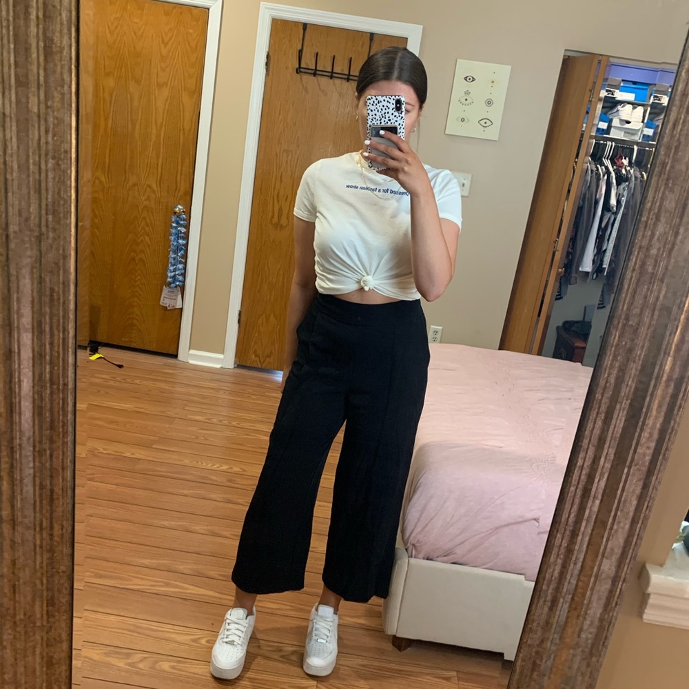🔥LAST CHANCE🔥 
Zara Wide Leg Cropped Pants